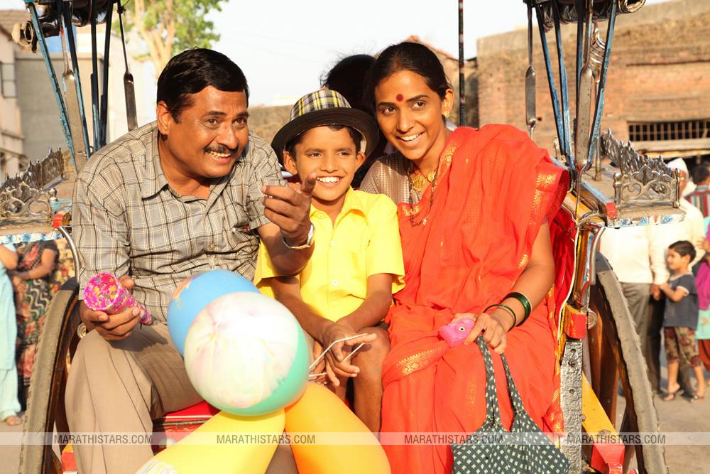 Nandu Madhav & Veena Jamkar - Tapaal Still Photos