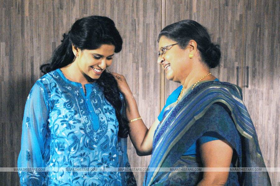 Sai tamhankar & Sulabha Arya - Guru Pournima Movie