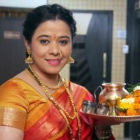 Anita Date - Radhika Mazya Navryachi Bayko Gudhi Padwa