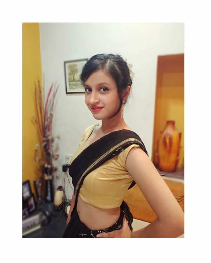 Ritika Shrotri hot photo