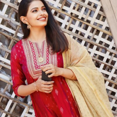 Priyanka Tendolkar Tharal Tar Mag
